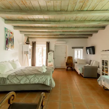 Honey Bee House Apartment *